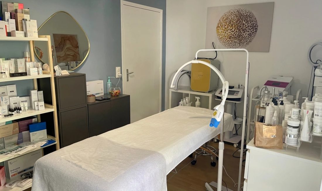 Espace produits et soins du cabinet Dermaelle Paris